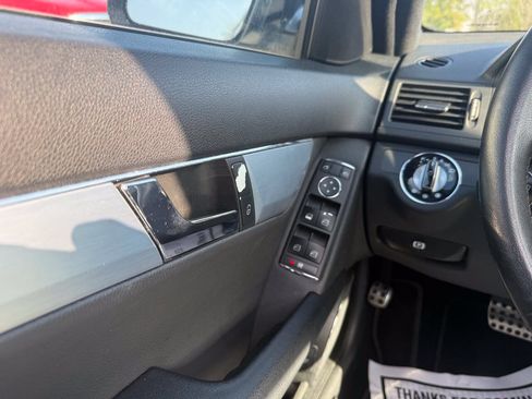 Used 2009 Mercedes-Benz C 300 Sedan image 30