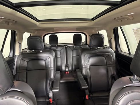 Used 2024 Lincoln Aviator Reserve AWD/4WD image 14