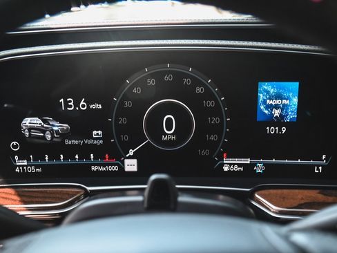 Used 2022 Cadillac Escalade Premium Luxury Platinum image 16