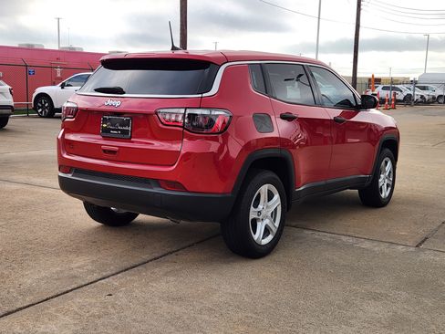 Used 2024 Jeep Compass Sport image 6