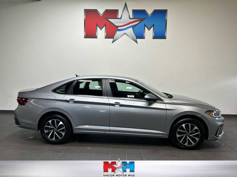 Used 2025 Volkswagen Jetta S image 1