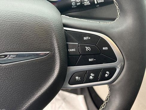 Used 2023 Chrysler Pacifica Touring-L w/ Uconnect Theater Family Group image 18