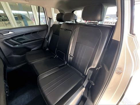 Used 2024 Volkswagen Tiguan SE image 15