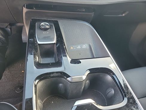 Used 2025 Buick Enclave Preferred w/ Power Package image 32