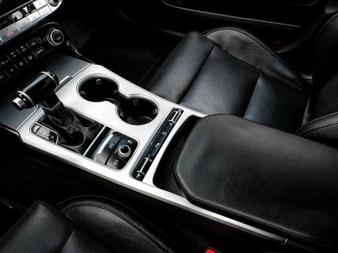 Used 2018 Kia Stinger GT1 RWD image 25