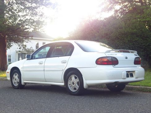 Used 2001 Chevrolet Malibu LS w/ Preferred Equipment Group 1 FWD image 3