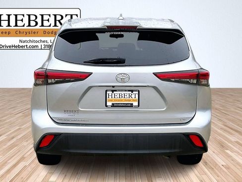 Used 2020 Toyota Highlander LE image 4