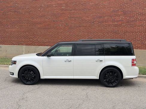 Used 2018 Ford Flex Limited w/ Equipment Group 303A AWD/4WD image 2