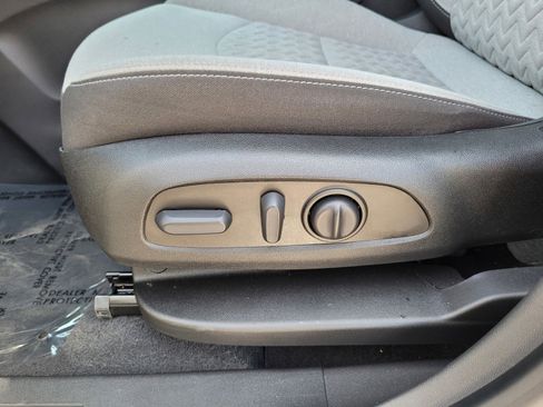 Used 2022 Chevrolet Equinox LT FWD image 11