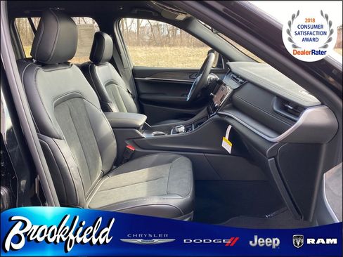 New 2026 Jeep Grand Cherokee Altitude image 19