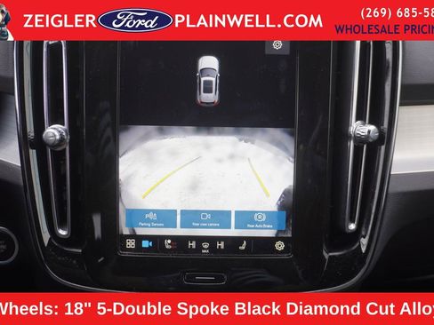 Used 2024 Volvo XC40 B5 Core image 20