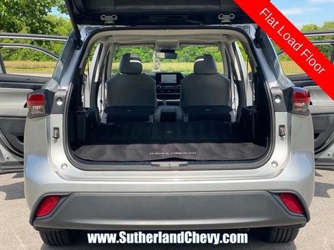 Used 2024 Toyota Highlander XLE AWD/4WD image 42