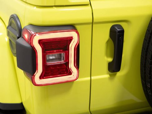 Used 2024 Jeep Wrangler Sahara image 32