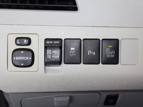 Used 2014 Toyota Sienna XLE w/ XLE Premium Package FWD image 21
