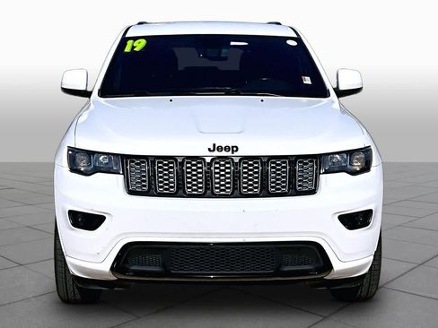 Used 2019 Jeep Grand Cherokee Altitude RWD image 4