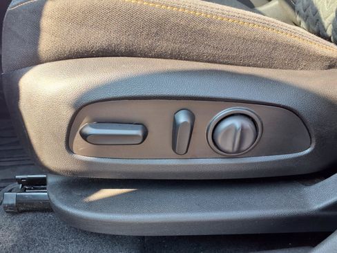 Used 2023 Chevrolet Equinox LT FWD image 25