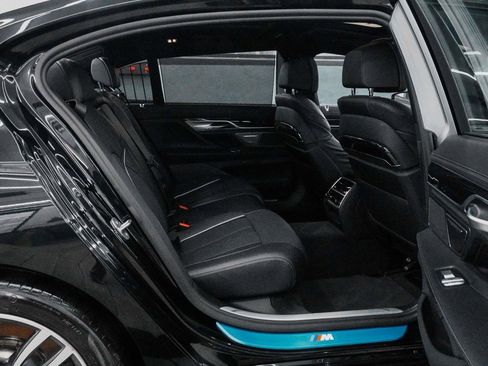 Used 2022 BMW 750i xDrive w/ Executive Package image 38