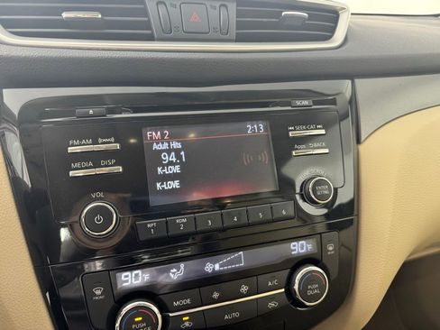 Used 2014 Nissan Rogue SV w/ SV Moonroof Package image 16