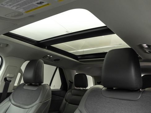 Used 2025 Ford Explorer Active w/ Active Comfort Package image 30