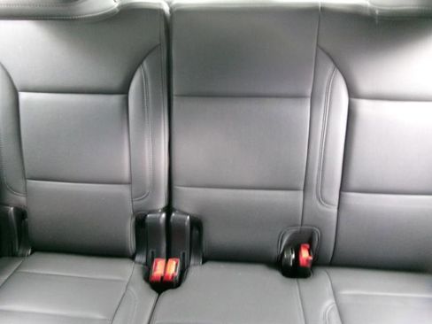 Used 2025 Chevrolet Suburban Z71 AWD/4WD image 11
