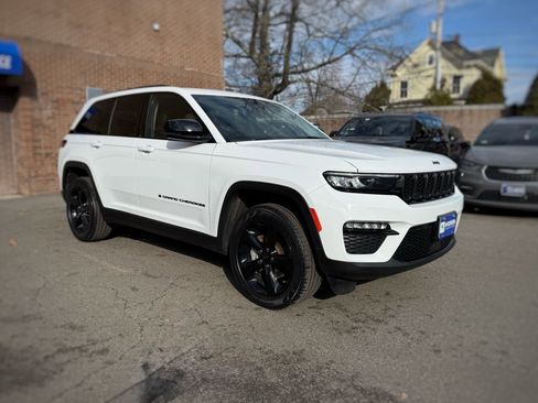 Used 2023 Jeep Grand Cherokee Limited w/ Black Appearance Package AWD/4WD image 3