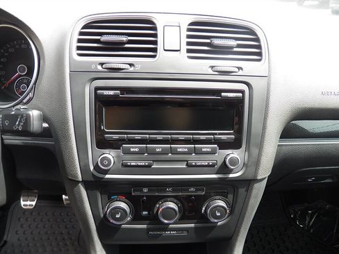 Used 2013 Volkswagen Golf 4-Door FWD image 21