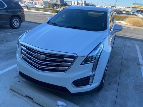 Used 2017 Cadillac XT5 FWD image 1