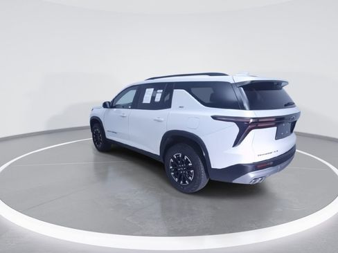 Used 2025 Chevrolet Traverse Z71 w/ Enhanced Driving Package image 8