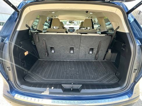 Used 2022 Subaru Ascent Premium w/ Convenience Package AWD/4WD image 29
