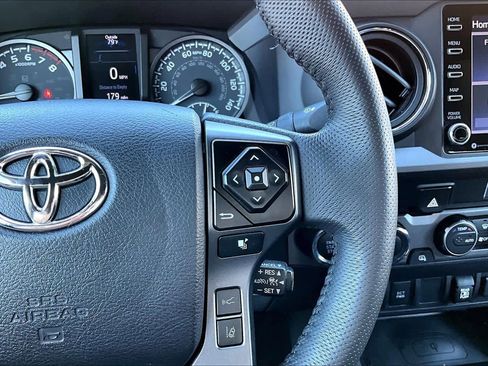 Used 2021 Toyota Tacoma TRD Sport AWD/4WD image 25