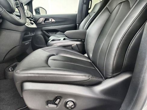 New 2026 Chrysler Voyager LX image 20