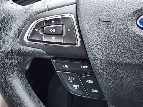 Used 2017 Ford Escape SE w/ SE Leather Comfort Package image 16