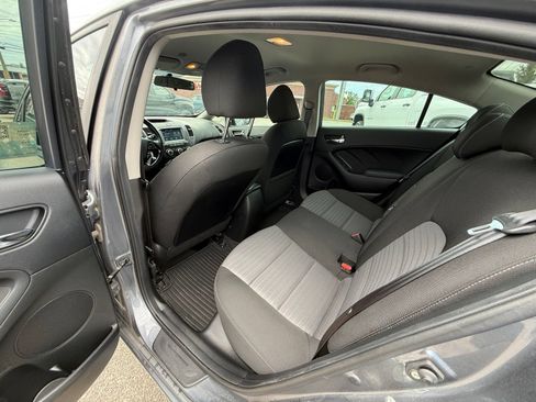 Used 2018 Kia Forte S FWD image 23