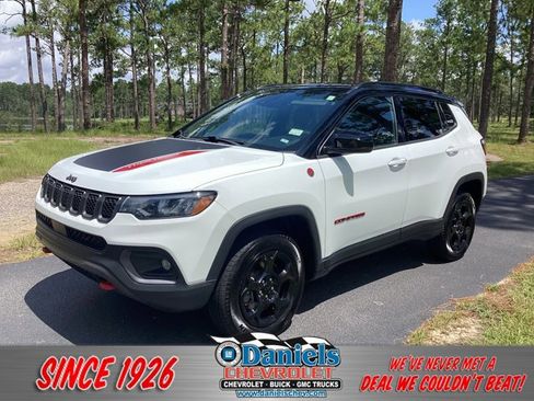 Used 2023 Jeep Compass Trailhawk image 1