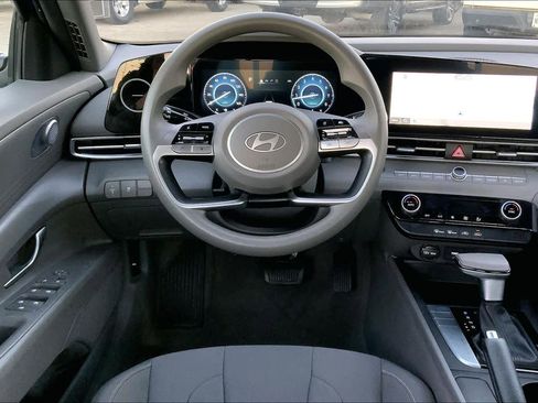 Used 2024 Hyundai Elantra SEL image 6