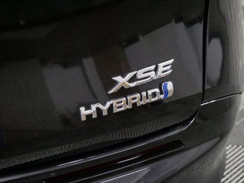 Used 2024 Toyota Sienna XSE image 5