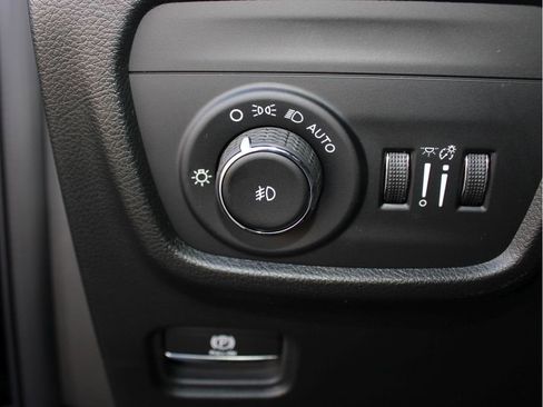 New 2025 Jeep Grand Cherokee Limited w/ Luxury Tech Group II image 12