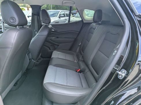 Used 2025 Chevrolet Trax LT FWD image 14