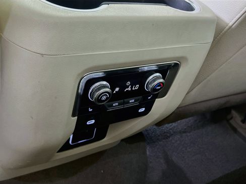 Used 2022 GMC Yukon Denali w/ Advanced Technology Package AWD/4WD image 27