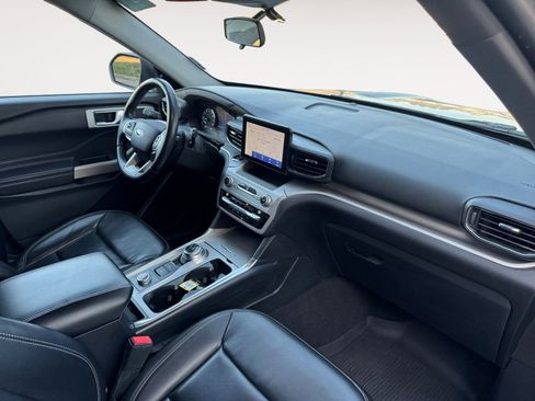 Certified 2021 Ford Explorer XLT w/ Equipment Group 202A image 15