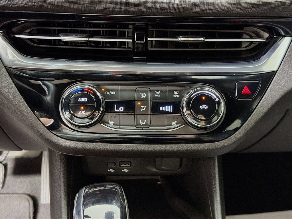 Used 2024 Buick Envista Sport Touring w/ Convenience I Package FWD image 18