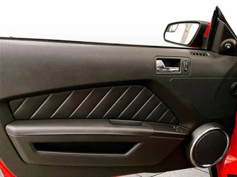 Used 2012 Ford Mustang GT Premium image 22