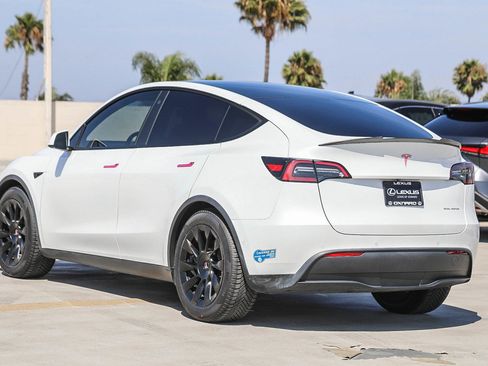 Used 2021 Tesla Model Y Long Range AWD/4WD image 5
