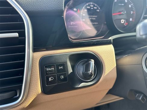 Used 2019 Porsche Cayenne image 22