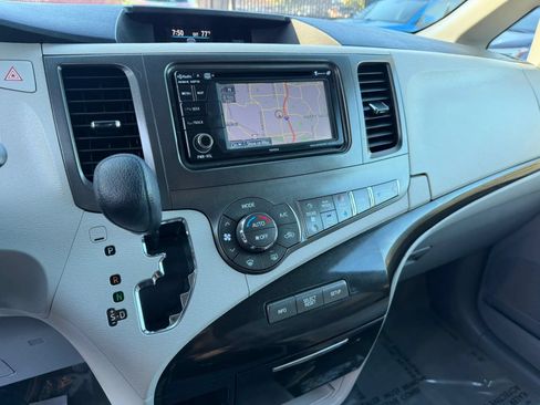 Used 2013 Toyota Sienna LE w/ Towing Pkg AWD/4WD image 20