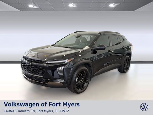 Used 2025 Chevrolet Trax ACTIV w/ Driver Confidence Package FWD image 1