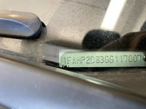 Used 2016 Ford Taurus SE image 39