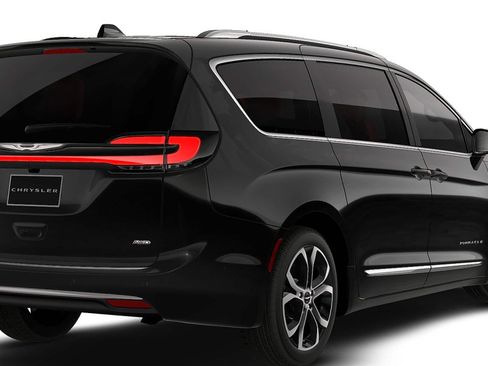 New 2026 Chrysler Pacifica Pinnacle image 2