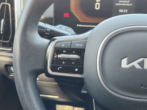 Certified 2025 Kia Sorento LX image 26