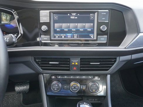 Used 2023 Volkswagen Jetta SE image 13